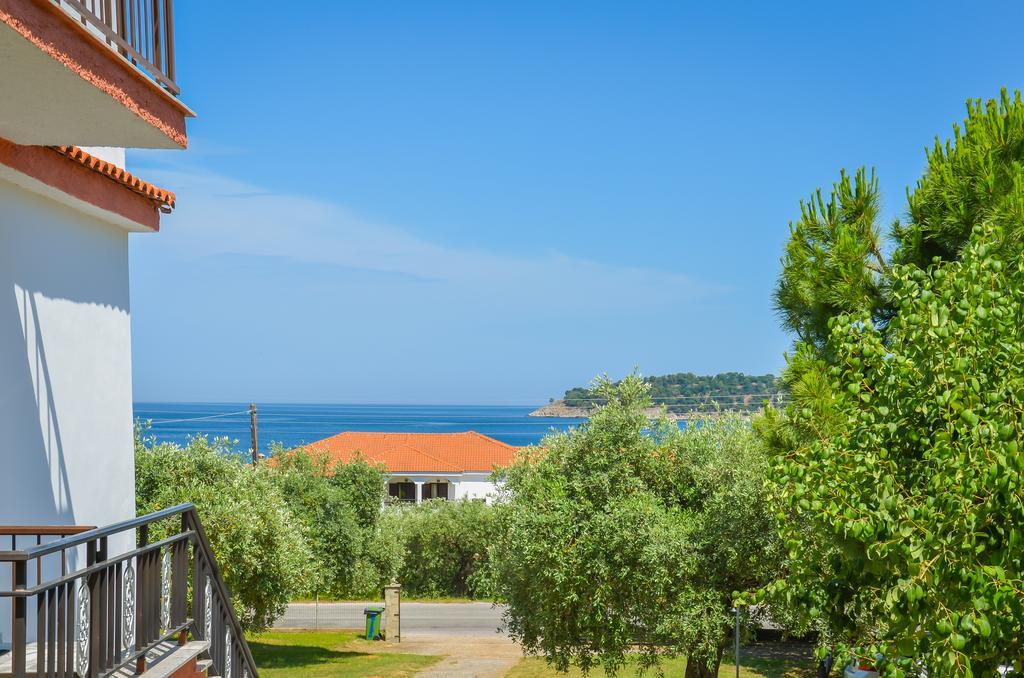 Pension Assos Коинира Экстерьер фото